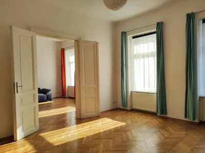 Helle Altbauwohnung mit Außenfläche in hervorragender Lage – Bild 3
