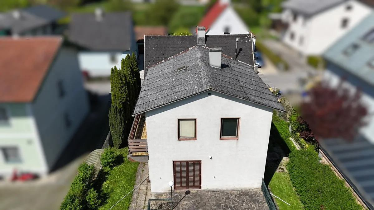 Einfamilienhaus in Wohnlage - neue Eigentümer gesucht! - Ansicht 2