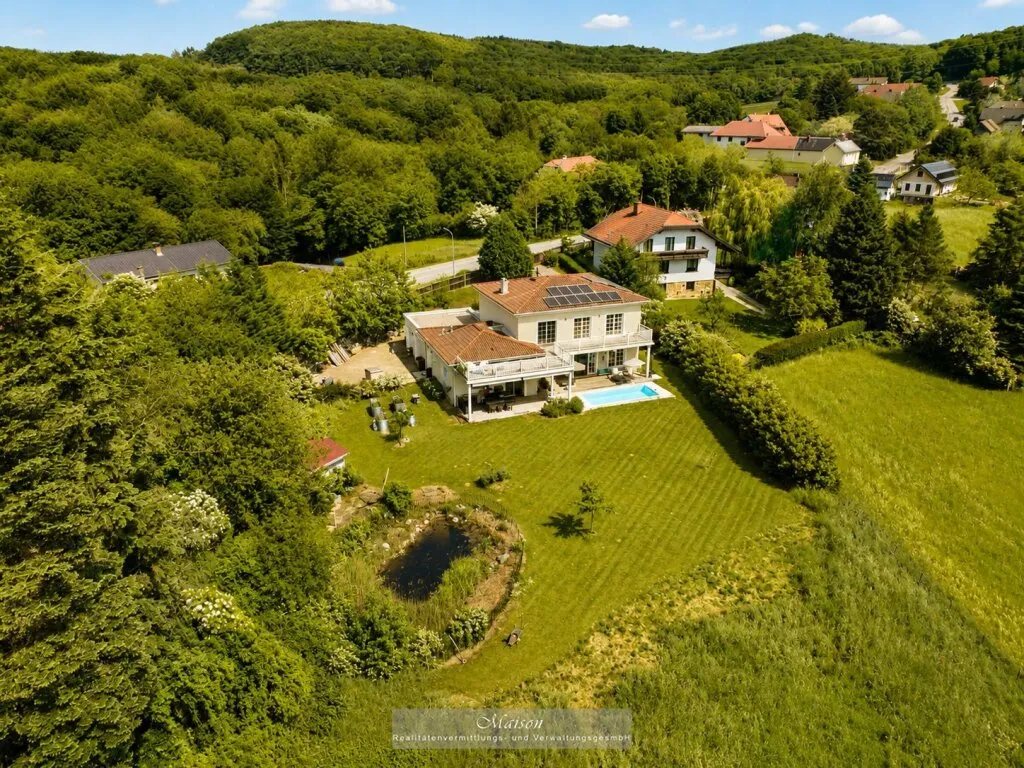 ARCHITEKTONISCHES FAMILIEN-REFUGIUM IM WIENERWALD MIT MODERNER TECHNIK UND GROSSZÜGIGEN GRUNDSTÜCK! - Widok 3
