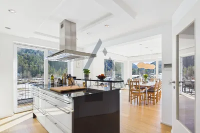 14-Zimmer-Gewerbeimmobilie kaufen in Kitzbühel – 545 m², € 2.490.000 – Bild 2 von 24