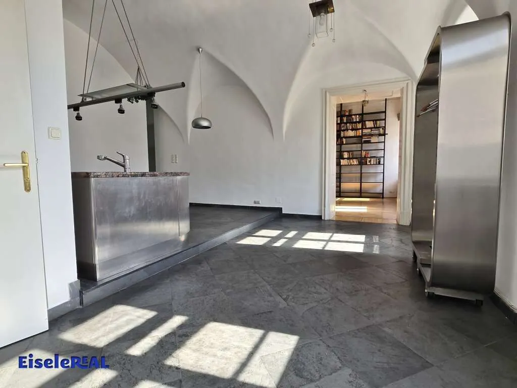 Tolle Lage - eigenwillige 3 Zimmer Altbau Wohnung für 1-2 Personen – pohled 3