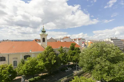 Wiedner Hauptstraße - 2 Zimmer Altbau mit Loggia zu vermieten – Bild 3