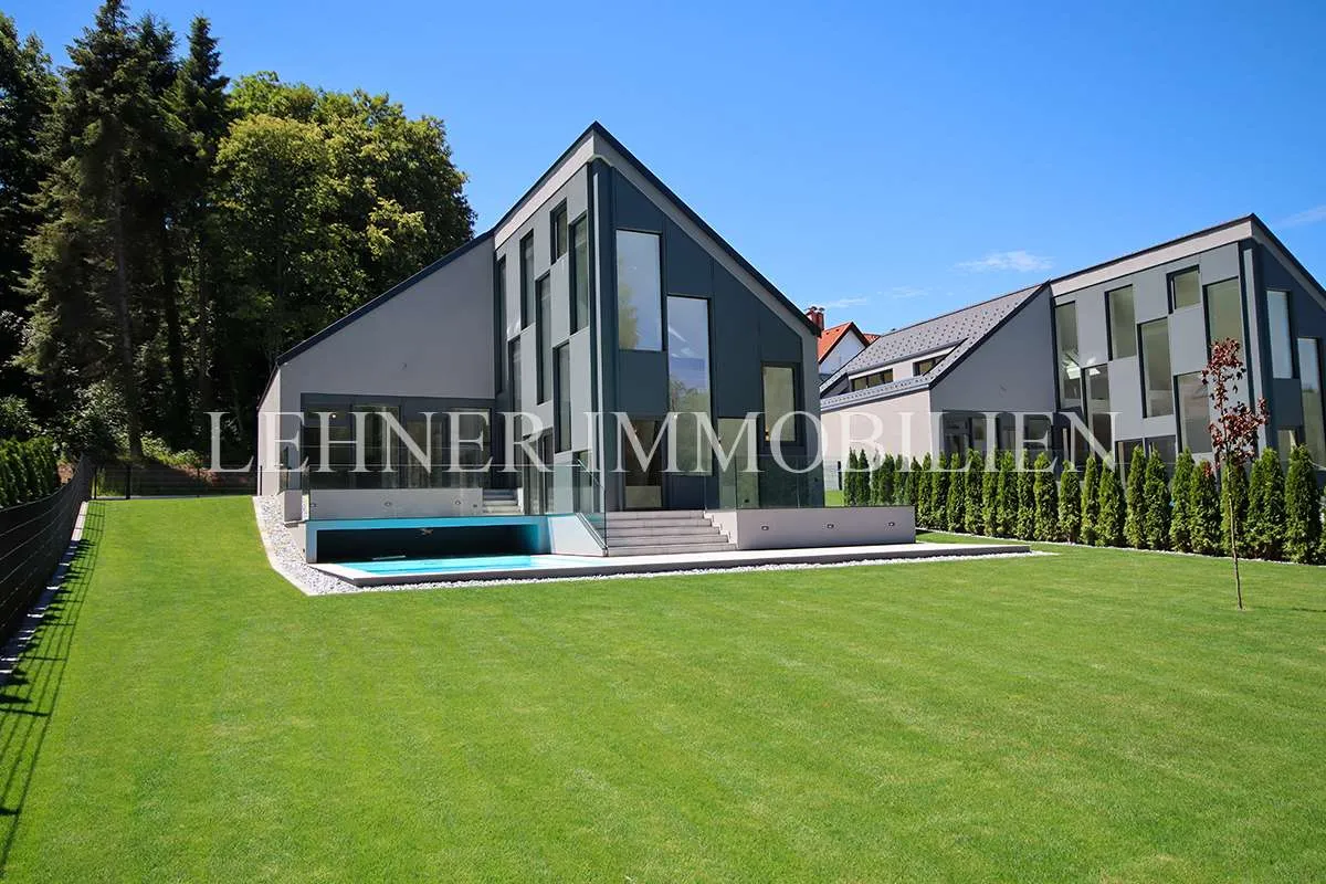 * LUXUS CHALET - BEEINDRUCKENDE ARCHITEKTUR UND ATEMBERAUBENDE GALERIEHÖHE IN IDYLLISCHER WALDRANDLAGE * – pohled 2