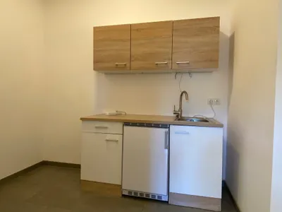 1-Zimmer-Gewerbeimmobilie mieten in Linz – 48 m², € 625 – Bild 3 von 12