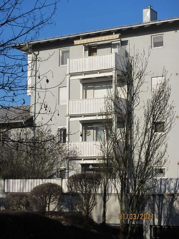 Linz - Keferfeld: Freundliche, teilmöblierte 2-Zimmer-Wohnung mit Balkon und Tiefgaragenstellplatz in ruhiger, zentraler Lage zu vermieten. Optimal für Singles und Paare! - Widok 2