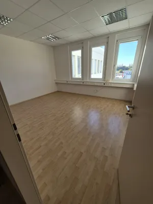 3-Zimmer-Gewerbeimmobilie mieten in Baden – 75 m², € 893 – Bild 5 von 10