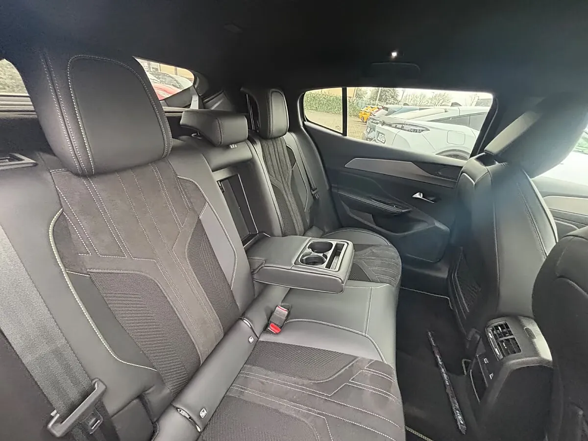 Peugeot 408 1.2 Puretech 130 GT (EURO 6d) – Bild 12