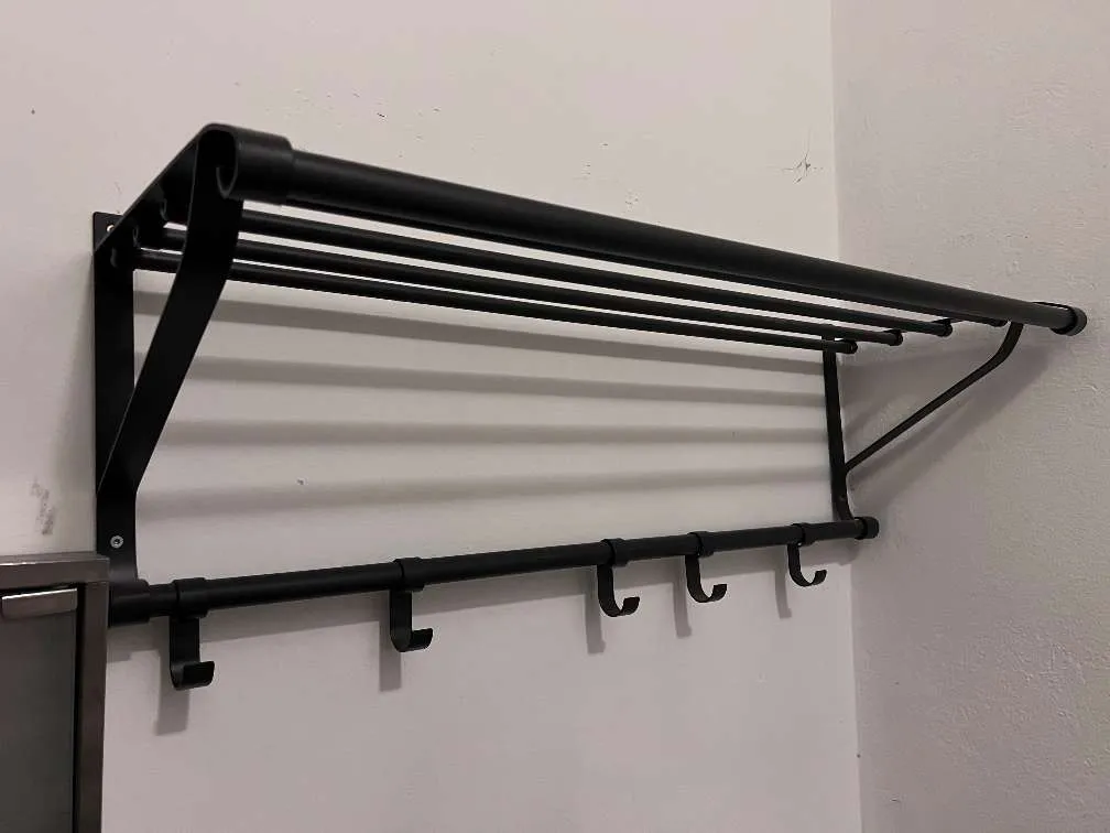 IKEA PORTIS Garderobe mit Hutablage - schwarz - 90 cm - Wandgarderobe 5 Haken, € 15,- (9020 Klagenfurt, 09.Bez.:Annabichl)