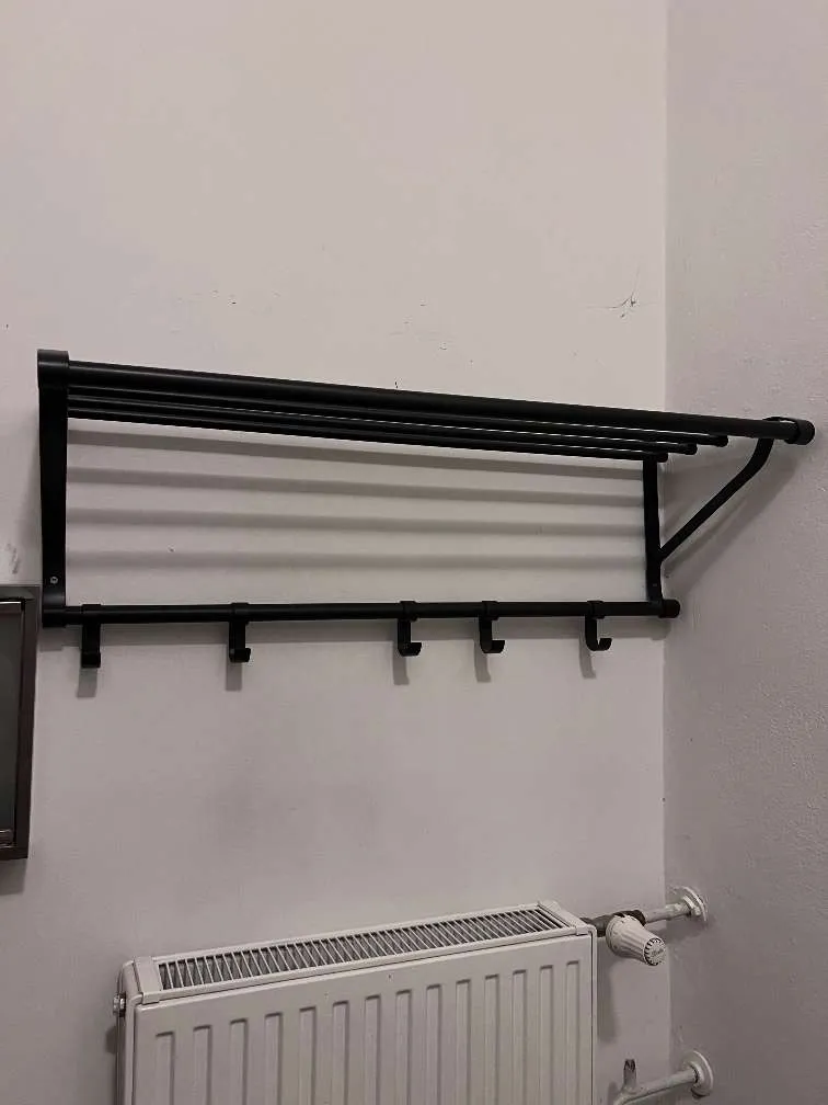 IKEA PORTIS Garderobe mit Hutablage - schwarz - 90 cm - Wandgarderobe 5 Haken, € 15,- (9020 Klagenfurt, 09.Bez.:Annabichl)