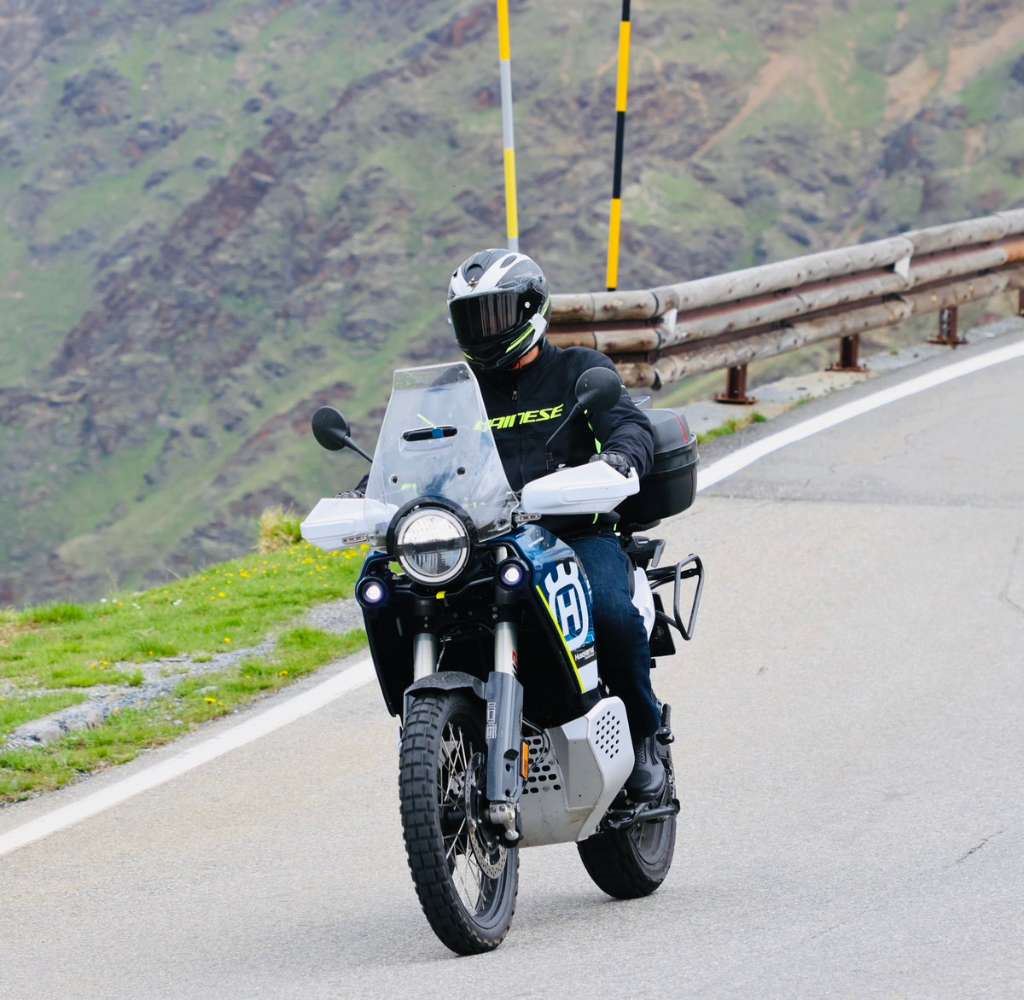 (verkauft) Husqvarna Norden 901 Expedition Tourer