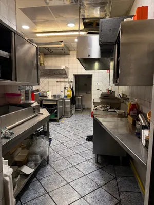3-Zimmer-Gewerbeimmobilie mieten in Salzburg Stadt – 200 m², € 2.400 – Bild 15 von 19