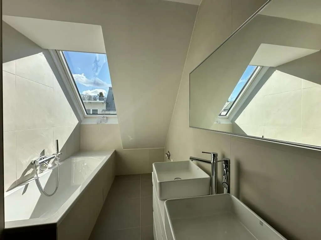 Modernes Neubau-Penthouse am Kutschkermarkt - Erdwärme, Fußbodenheizung & großzügige Dachterrasse! Garagenstellplatz - Ansicht 2