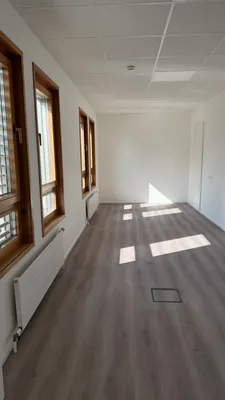9-Zimmer-Gewerbeimmobilie mieten in Linz – 308 m², € 25 – Bild 10 von 13