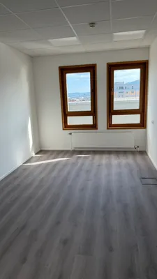9-Zimmer-Gewerbeimmobilie mieten in Linz – 308 m², € 25 – Bild 9 von 13