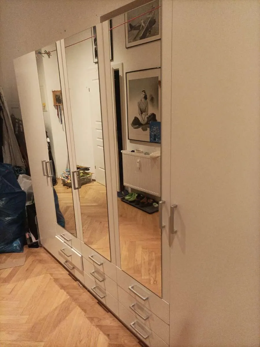 Kleiderschrank 230*55*190 Hoch Super Zustand Transport Gratis Montage möglich, € 299,- (1220 Wien)