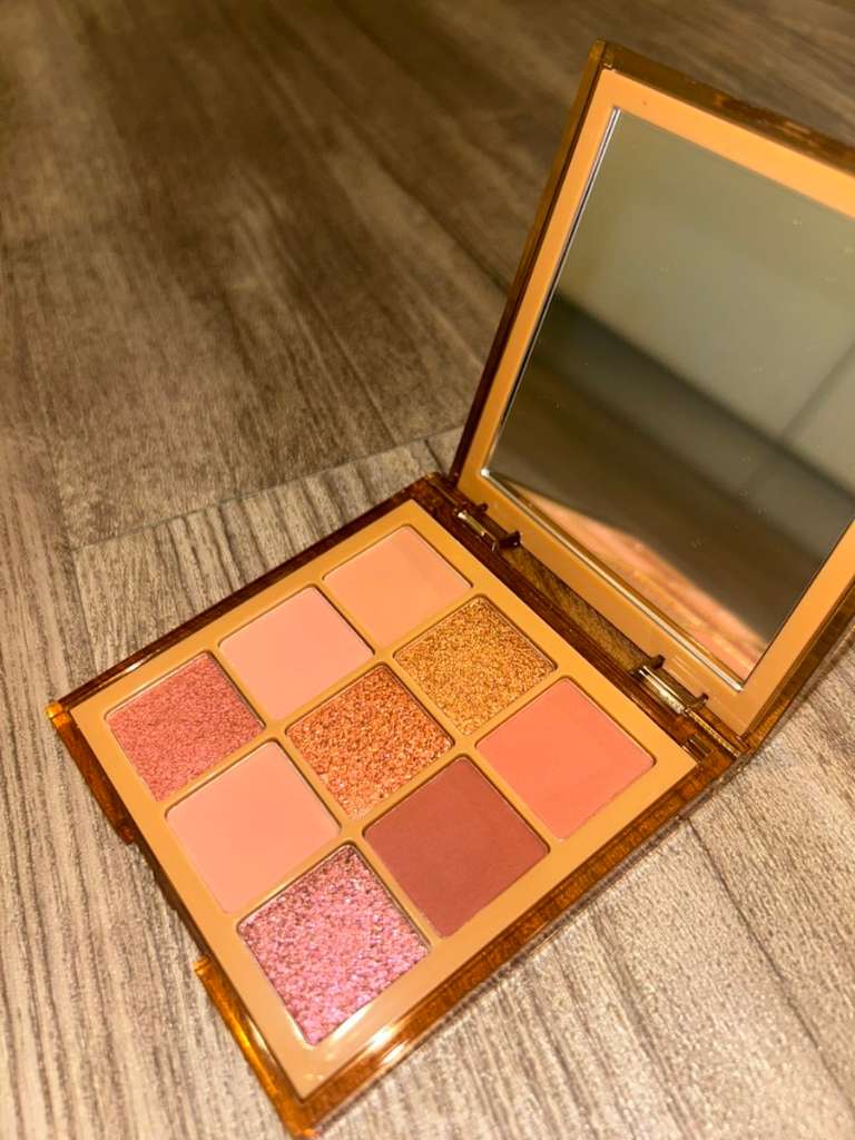 Huda outlet Beauty eyeshadow palette