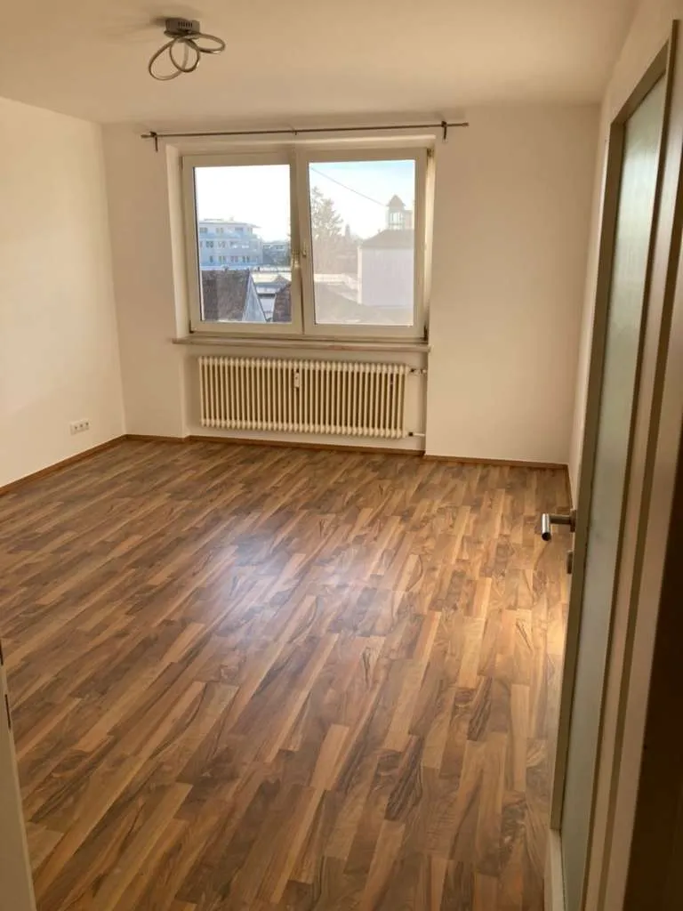Helle und sonnige 2-Zimmer-Wohnung mit großem Kellerabteil - Ansicht 2