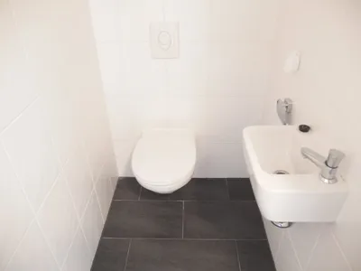 Hervorragend geschnittene 2-Zimmer-Wohnung mit Balkon Richtung Innenhof + Garagenstellplatz | Besichtigung am 15.06.26 (Anmeldung notwendig) – Bild 3
