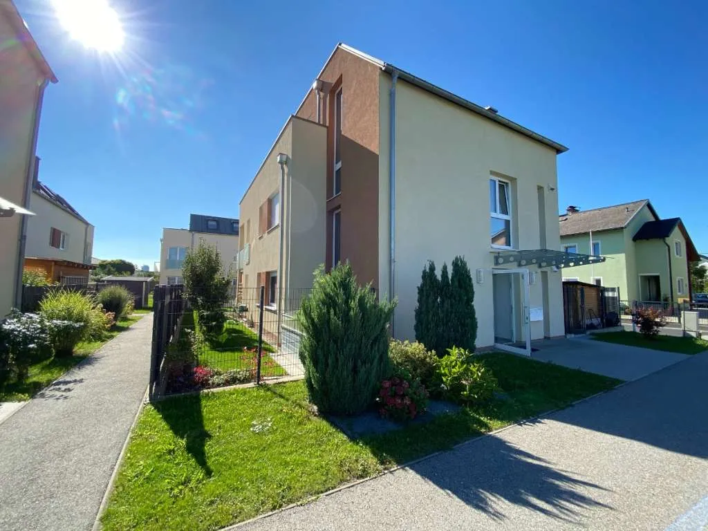 Traumhafte Eigentumswohnung mit Bungalowcharakter - provisionsfrei! - Ansicht 2