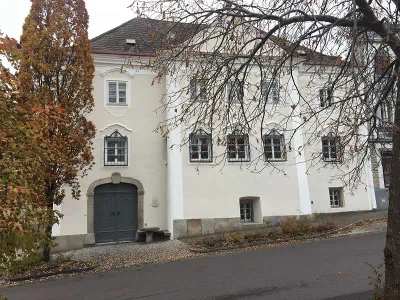 5-Zimmer-Gewerbeimmobilie mieten in Rohrbach – 270 m², € 3.872 – Bild 1 von 31