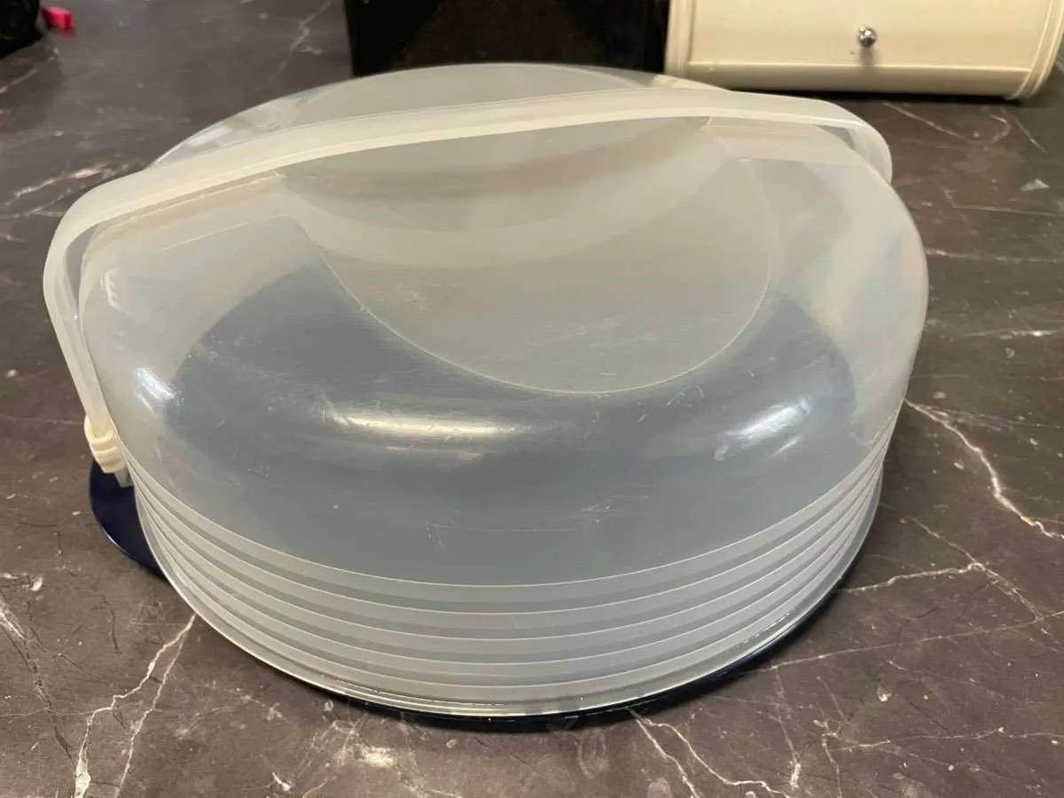 Tupperware Kuchenbehälter, € 20,- (4502 Nöstlbach)