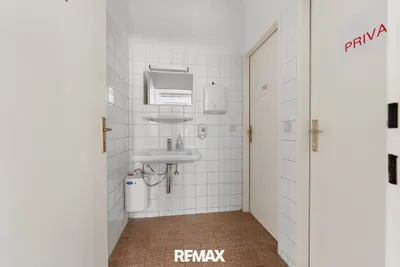 5-Zimmer-Gewerbeimmobilie mieten in Linz – 202 m², € 2.754 – Bild 9 von 11