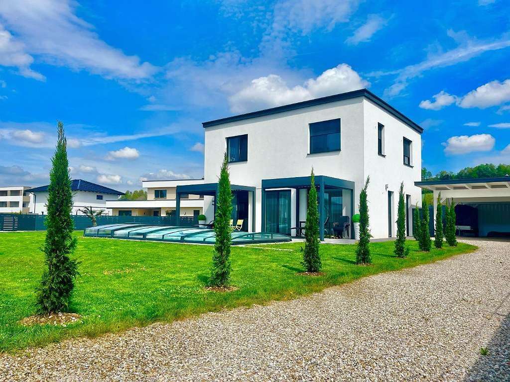 Einfamilienhaus mit Pool, hohem Wohnkomfort, nachhaltiger ...