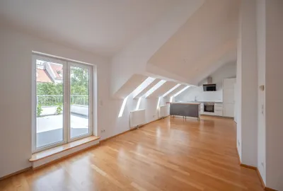 ++NEU++ 2-Zimmer Altbau-Wohnung (sanierungsbedürftig), in toller Lage