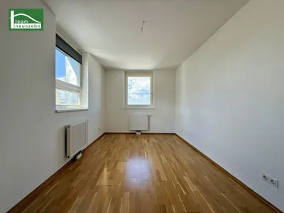 Geräumige 4-Zimmer-Wohnung mit Balkon in ruhiger Innenhoflage - ab 01.10. beziehbar! – Bild 2
