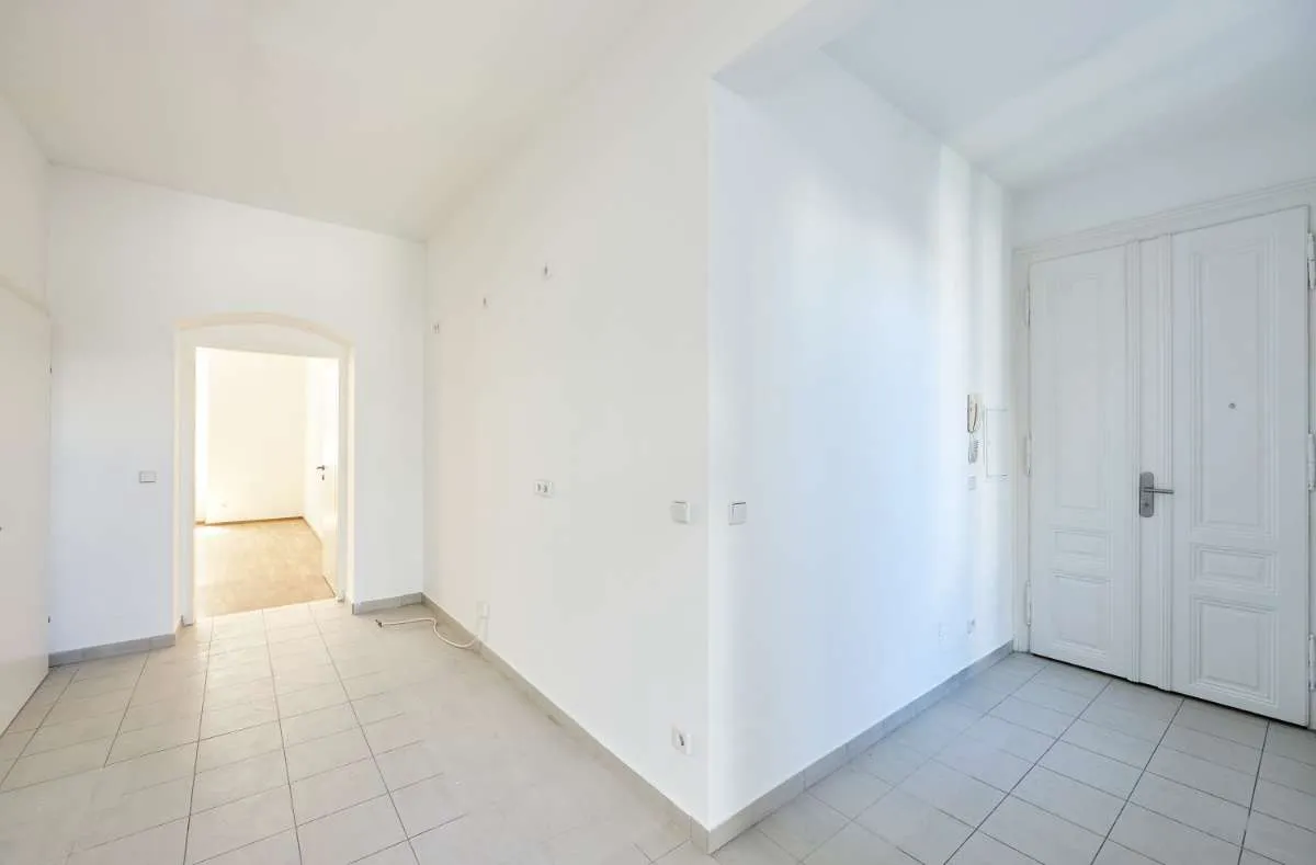 Loggia in den Innenhof - Top Lage! Schöne 2 Zimmer Wohnung im 3. Bezirk - Ansicht 3