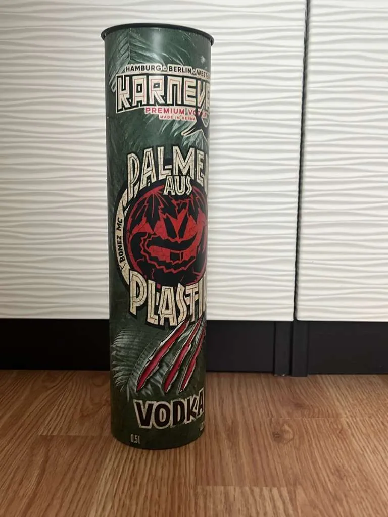 Palmen aus Plastik Flaschendose OHNE Flasche, € 2,- (2202 Enzersfeld)