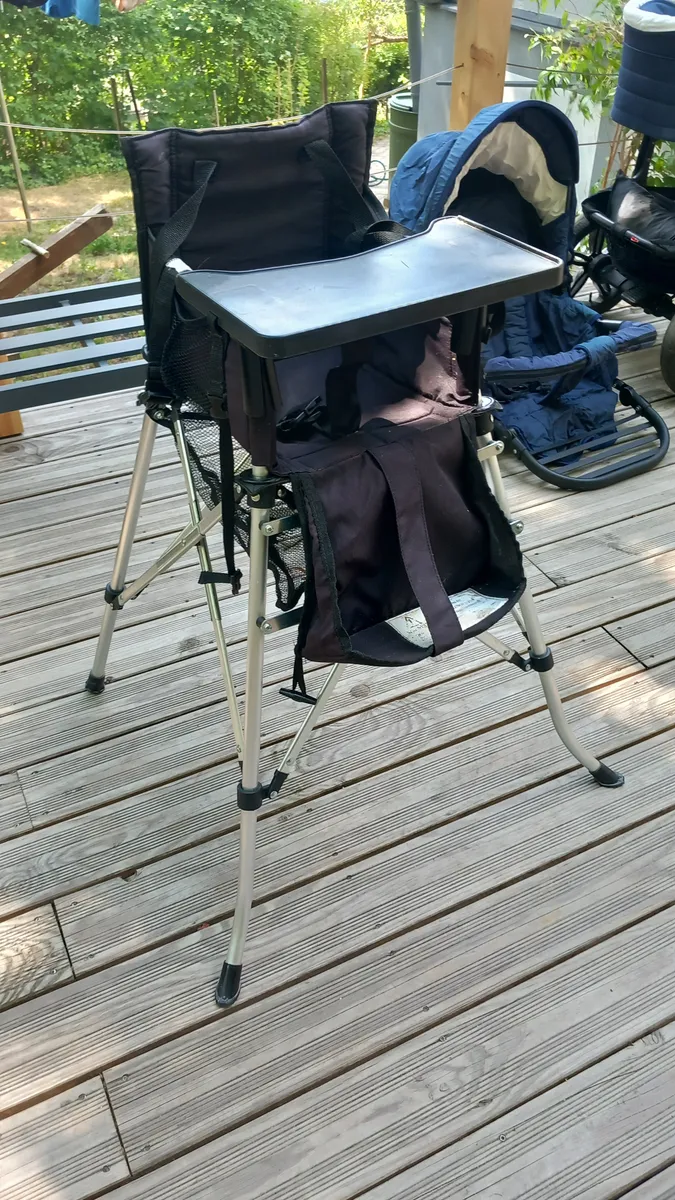 Outdoor Kinder Hochstuhl klappbar mit Tischchen, € 10,- (1140 Wien)