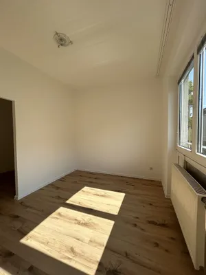 Ankommen. Wohlfühlen. Zuhause sein. - Frisch renovierte 2-Zimmer-Mietwohnung ab sofort verfügbar – Bild 2