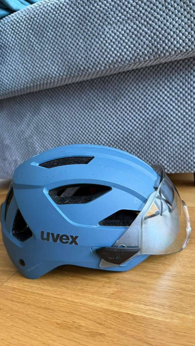 Fahrradhelm mit Visier Uvex,  35,- (5020 Salzburg) - willhaben