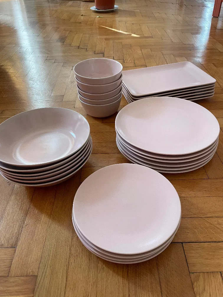 Rosa Ikea Geschirr, € 15,- (1050 Wien)