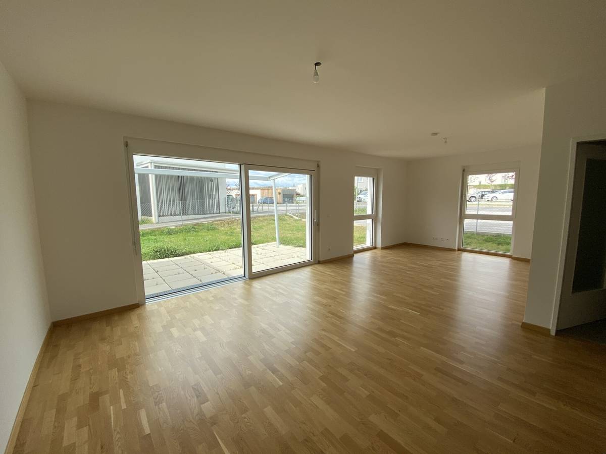 Helles, modernes Reihenendhaus - Ansicht 2