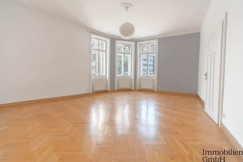 Traumhafte, teilweise sanierungsbedürftige Altbauwohnung mit 5,5 Zimmern und Loggia nahe Linz-Zentrum zu verkaufen! - Ansicht 2