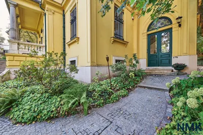Exklusive Dachgeschoss-Maisonette in historischer Villa | Absolute Privatsphäre & traumhafter Grünblick – Bild 3