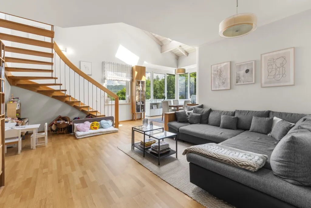 133 m² Dachgeschoß-Maisonette in Viktring | Terrasse, Weitblick, Natur, XXL-TG-Platz & 2 Stellplätze inklusive - Ansicht 2