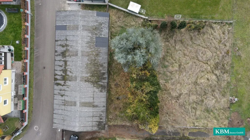 Sonniges Grundstück mit ca. 200 m² Halle - Widok 2