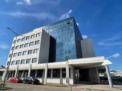 Gewerbeimmobilie mieten in Wien – 3 600 m², € 10