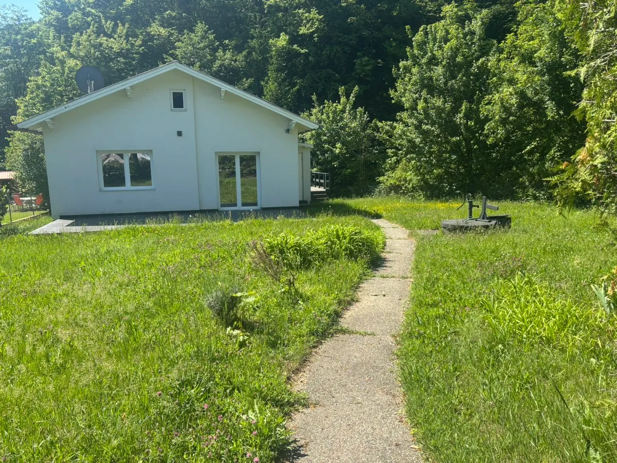 *PRIVATVERMIETUNG* Wunderschönes und neu saniertes Einfamilienhaus im Grünen - Ansicht 2