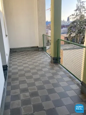Helle Singlewohnung mit sonniger Loggia