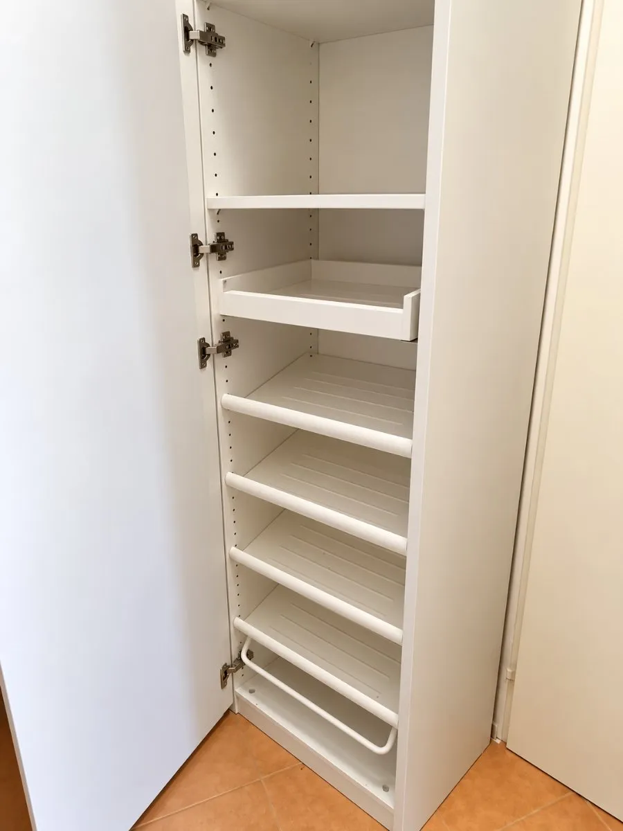 IKEA PAX Schuhschrank / Vorzimmerschrank - Hochglanz Weiß mit KOMPLEMENT Schuhsystem, € 110,- (1020 Wien)