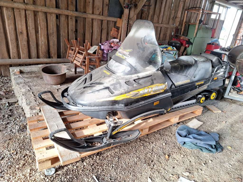 Skidoo Schneemobil