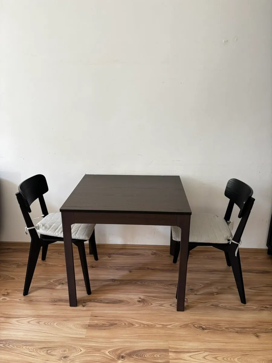 IKEA Ekedalen Tisch ausziehbar und Ikea Stuhle, € 60,- (1160 Wien)