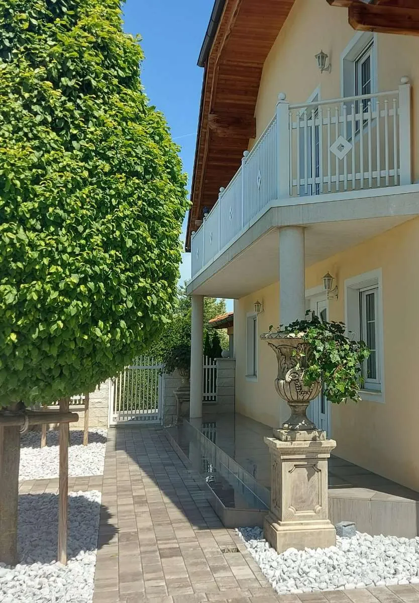 Großfamilienhaus (Ziegelmassiv) im Villa-Still mit Fernblick PROVISIONSFREI - Ansicht 3