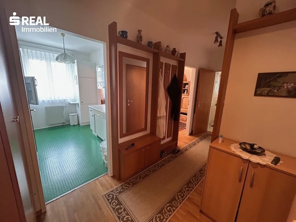 Großzügige 4-Zimmer-Wohnung mit Loggia - Ansicht 2