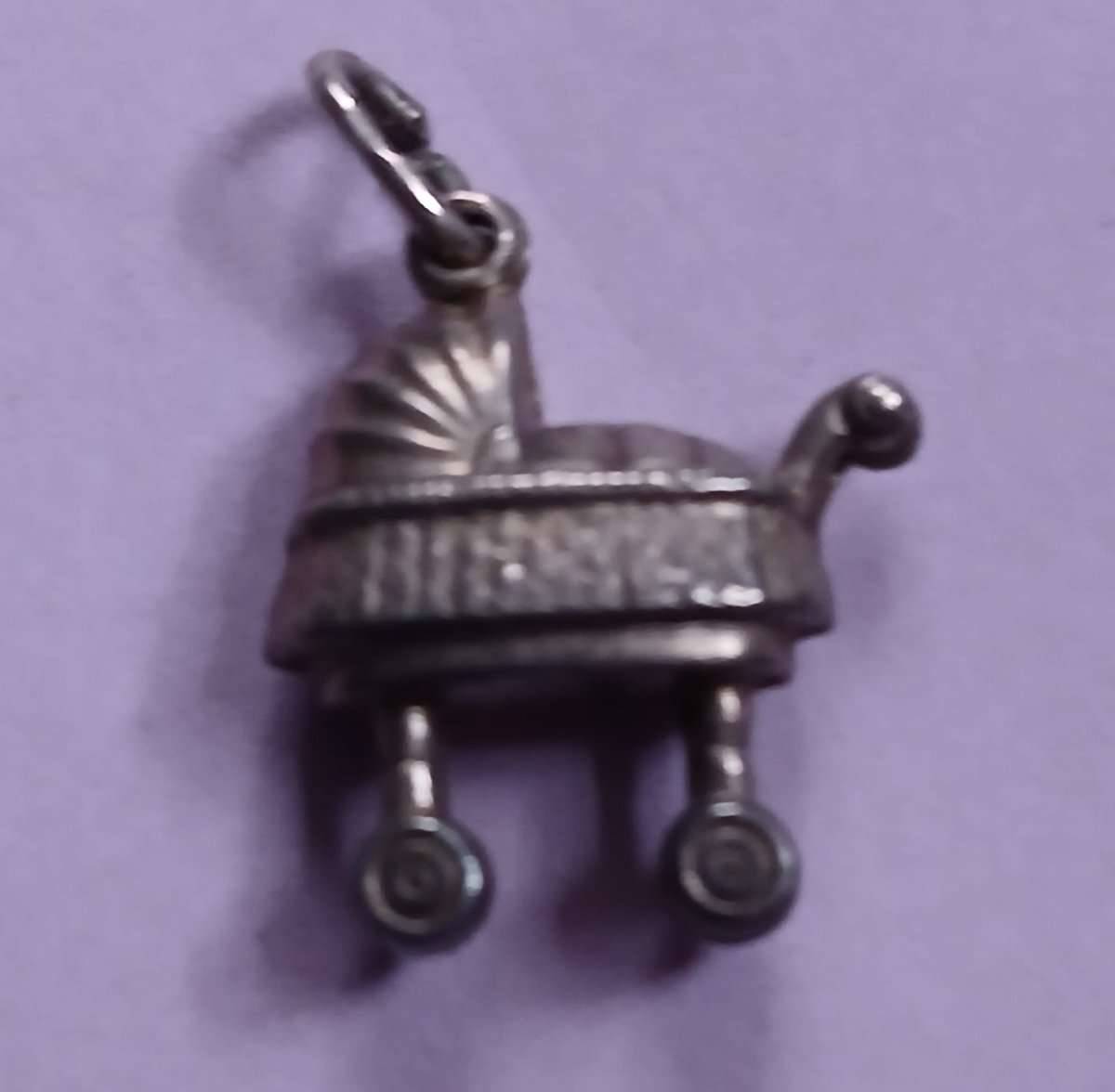 Seltener antiker Silber Bettelarmband Anhnger Kinderwagen,  15,- (2700  Bad Fischau) - willhaben