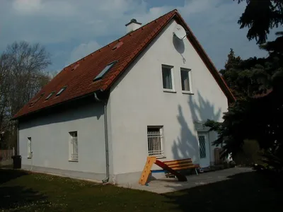 6-Zimmer-Haus mieten in Wiener Neustadt Land – 180 m², € 1.370 – Bild 2 von 3